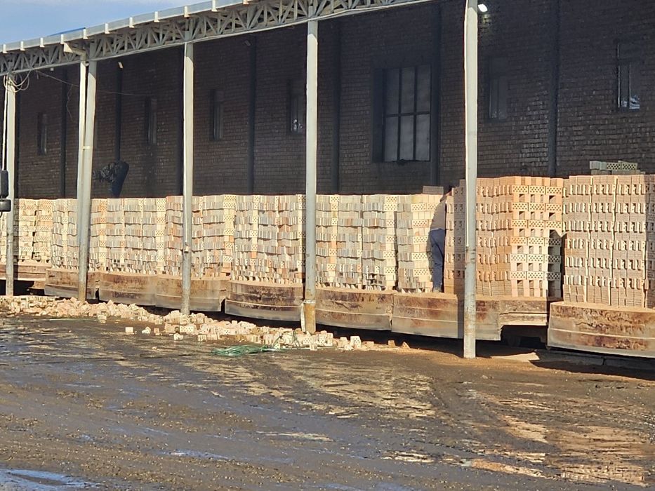 Кирпич готовы пишган gisht ( pishgan ) гишт (gʻisht) pishi gʻisht