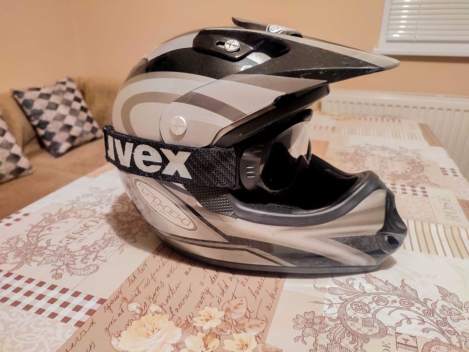 Ендуро каска и очила