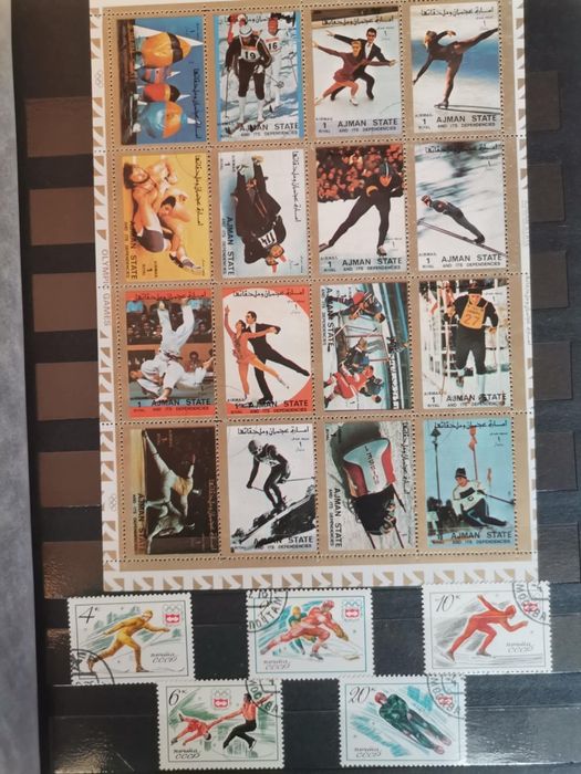 Класьори с пощенски марки