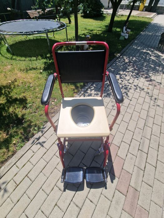 Scaun cu rotile neutilizat