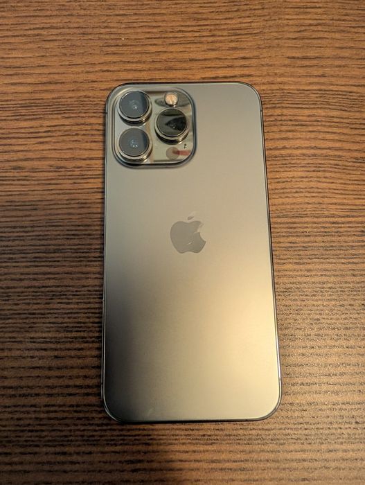 iPhone 13 pro 256 GB space grey в много добро състояние. С кутията.