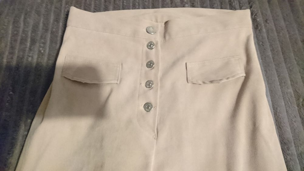 Продавам дамски костюм