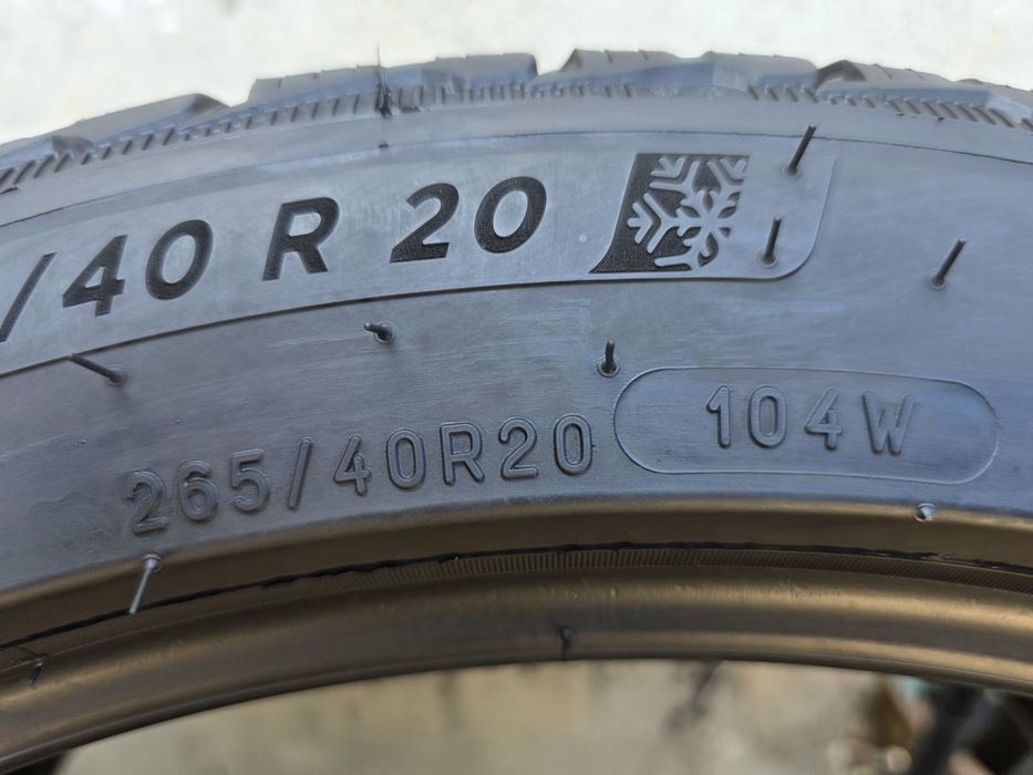 Vand două anvelope de iarna michelin 265 40 20 dot 0723