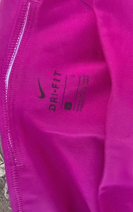 Nike оригинален дамски клин Л размер нов