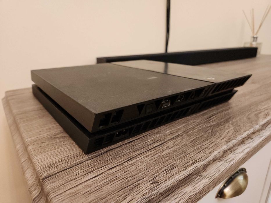 PlayStation 4 (PS4) 1TB - Complet functional, soft modabil (v12.00)