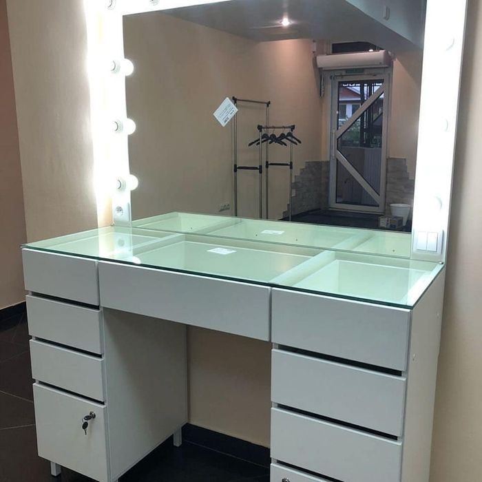 Визажные столики