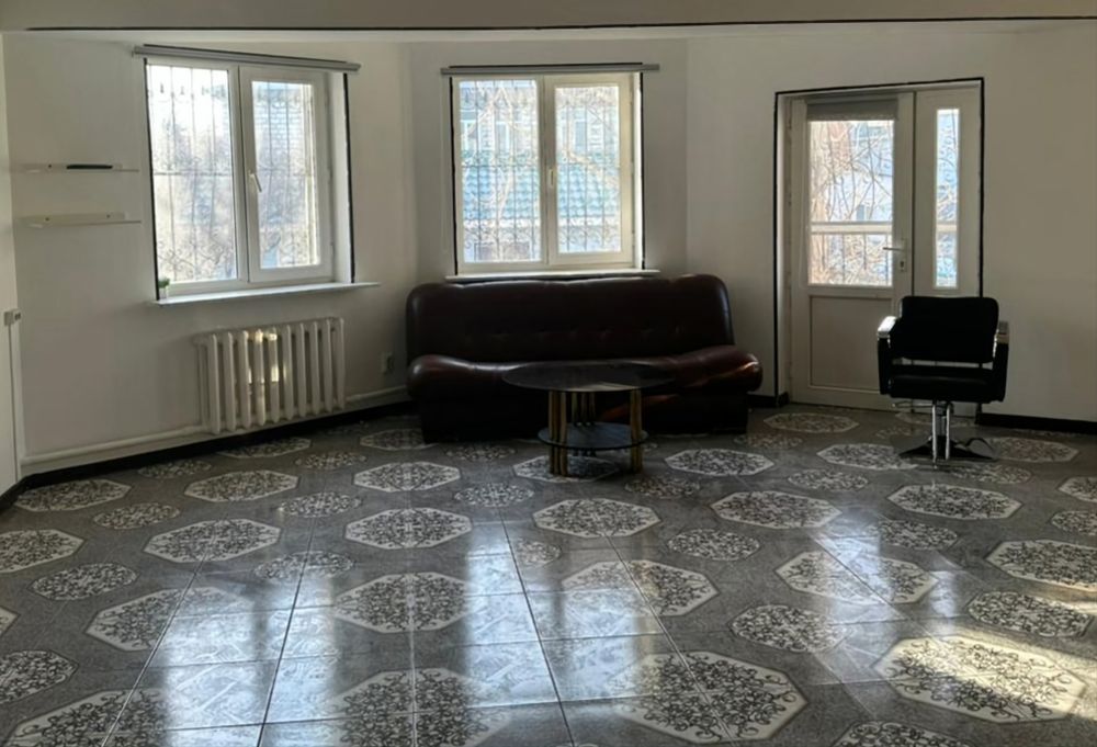 Место для мастера 
Платья, костю