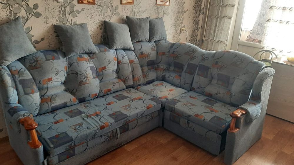 Продам диван угловой