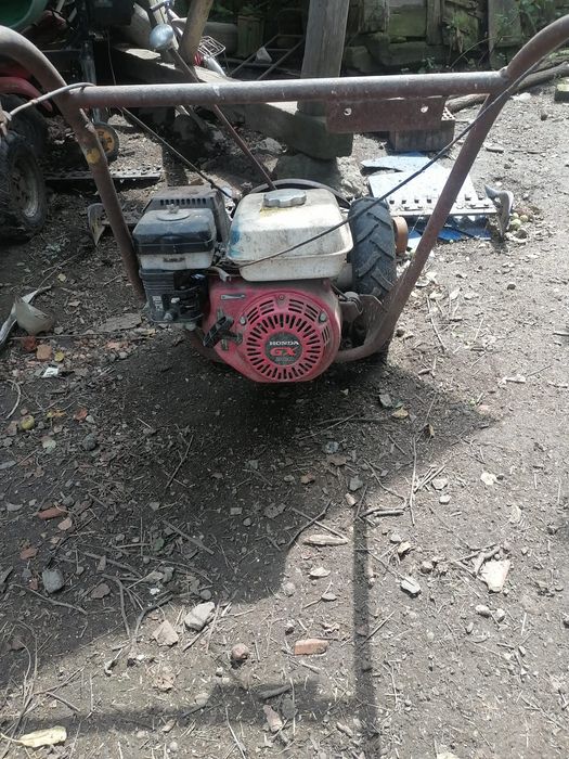 Vând două cositori