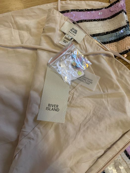Нова рокля на River Island