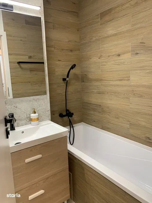 Apartament de vanzare 3 camere Scala Frunzisului