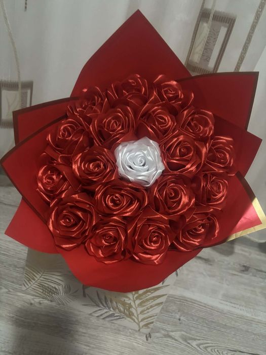 Buchete trandafiri din satin!