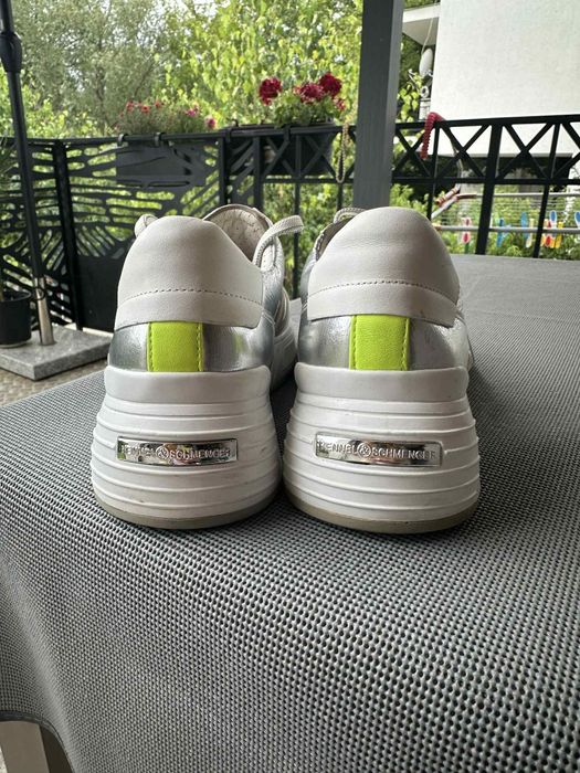 Сникърси Kennel & SCHMENGER