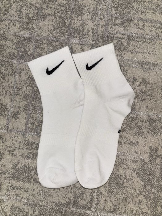 Продам новые белые носки найк