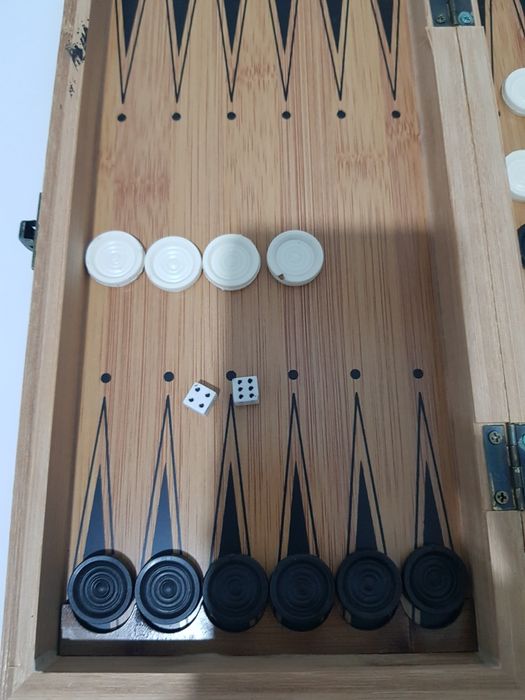 Продам шахматы дерево