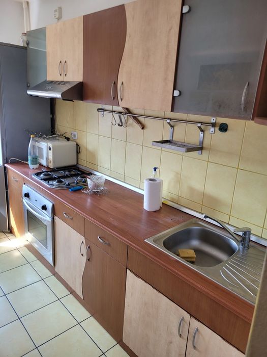 Donez bucătărie în stare buna.