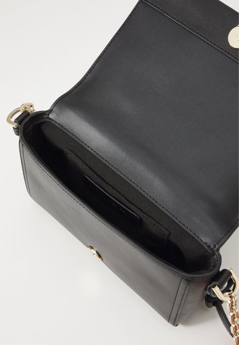 Дамска чантата Karl Lagerfeld k/autograph