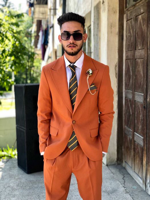 Мъжки костюм, като нов