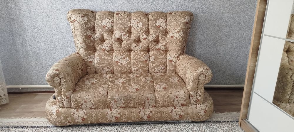 Диван в хорошем состоянии