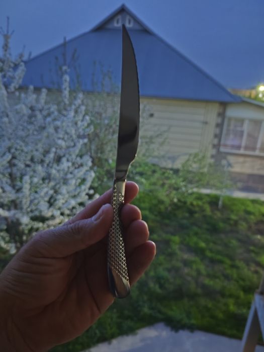 Нож столовый для масла, либо хлеба.