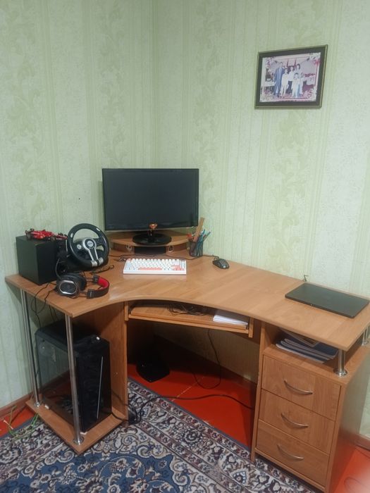 Компьютерный стол