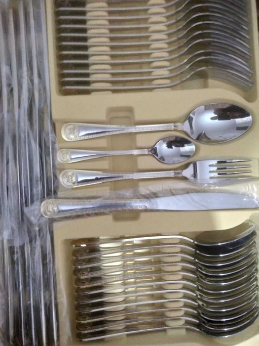 Vand set tacamuri nou  72 de piese de lux