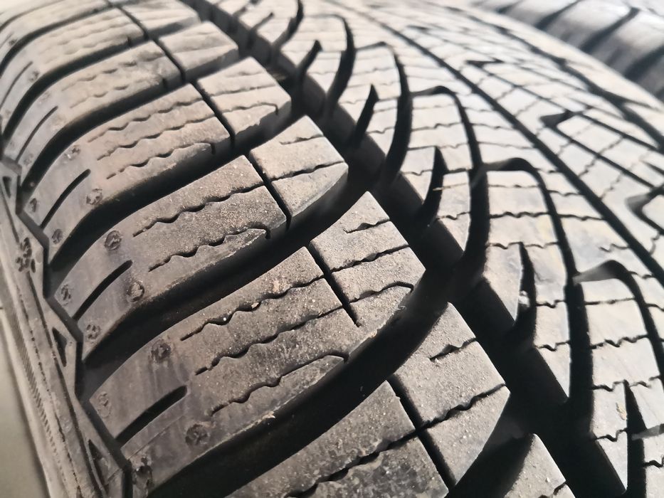 225 55 17 цола гуми като нови 2 броя Goodyear