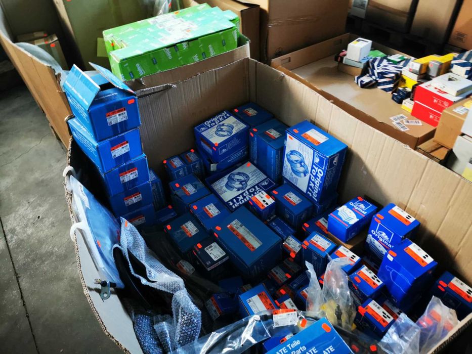 Lot marfa piese și accesorii auto noi lichidare stoc en-gro scule