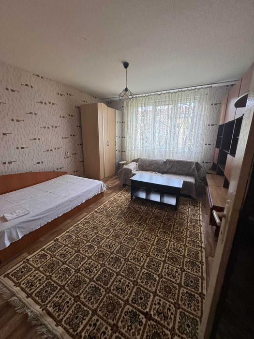 Тристаен ап. под наем в кв. Илинден