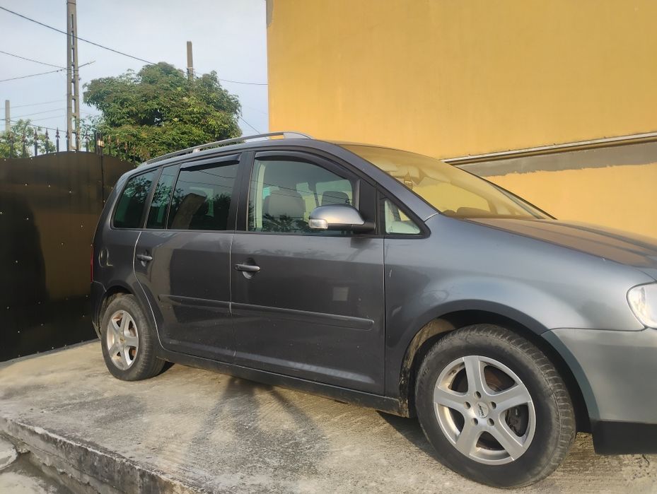 VOLKSWAGEN Touran 2005 — imagine 3