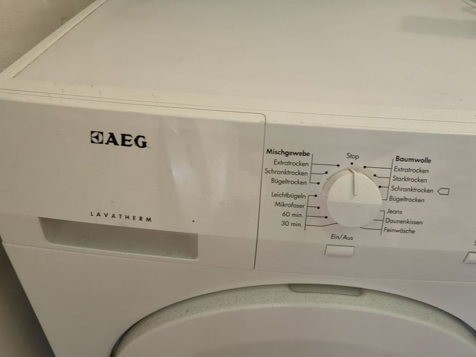 Продавам сушилня AEG