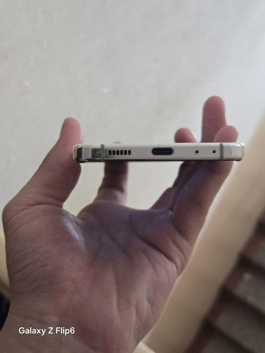 Samsung Galaxy Z Flip 5 330$