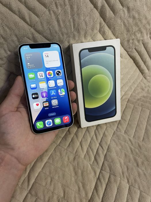 Продам телефон Айфон 12