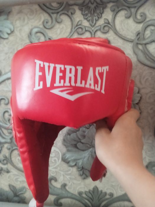 Boks uchun himoya shlemlar.