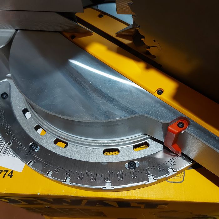 Потапящ циркуляр Dewalt DWS780