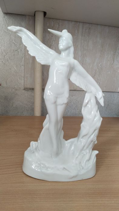 Статуэтки фарфоровые