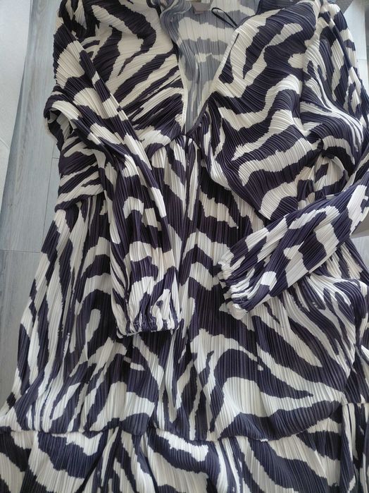 Рокля, чисто нова, XL