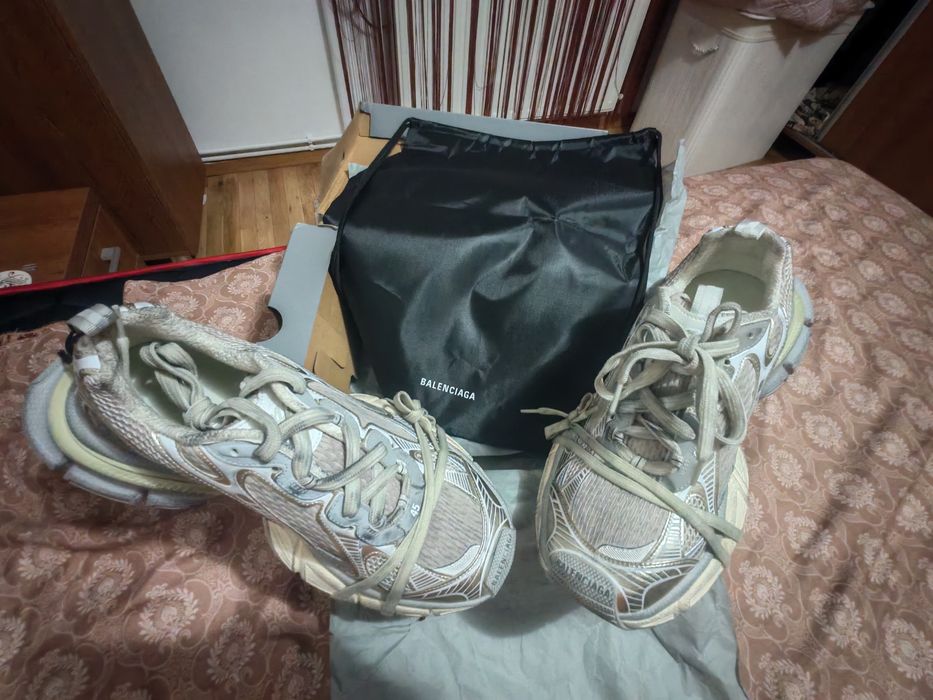 Balenciaga 3XL Eggshell. Noi, cutie, dustbag