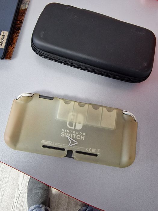 Nintendo Switch Lite + peste 20 de jocuri