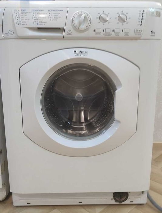 Продам стиральную машину Hotpoint Ariston  , читать описание !