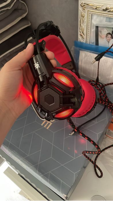 Наушник и клавиатура игрровой