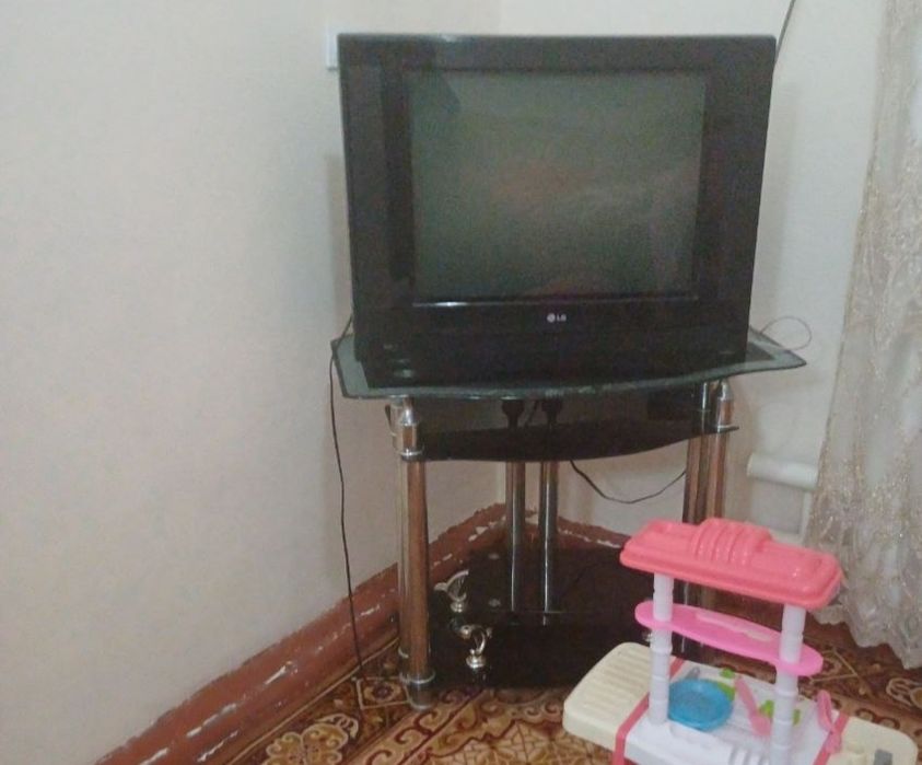 телевизор подставка билан сотилади