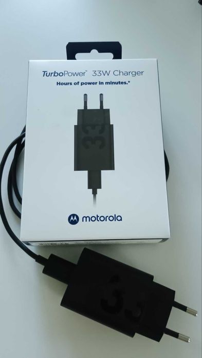 Продавам телефон Motorola G54 5G с 1,5 години гаранция, почти нов