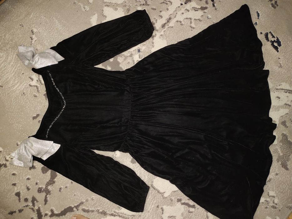 Бархатный черный платье  и платье с принтом зтг заг