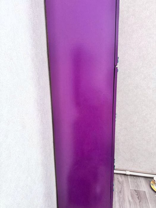 Яркий шкаф для смелого интерьера