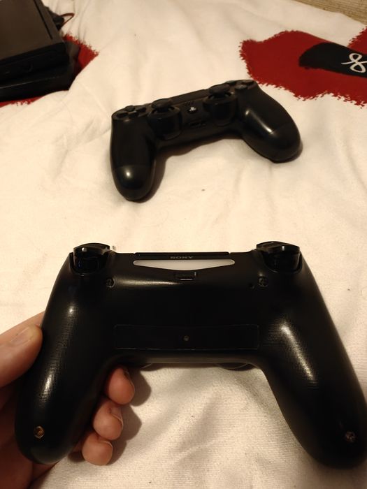 Vând Controllere ps4