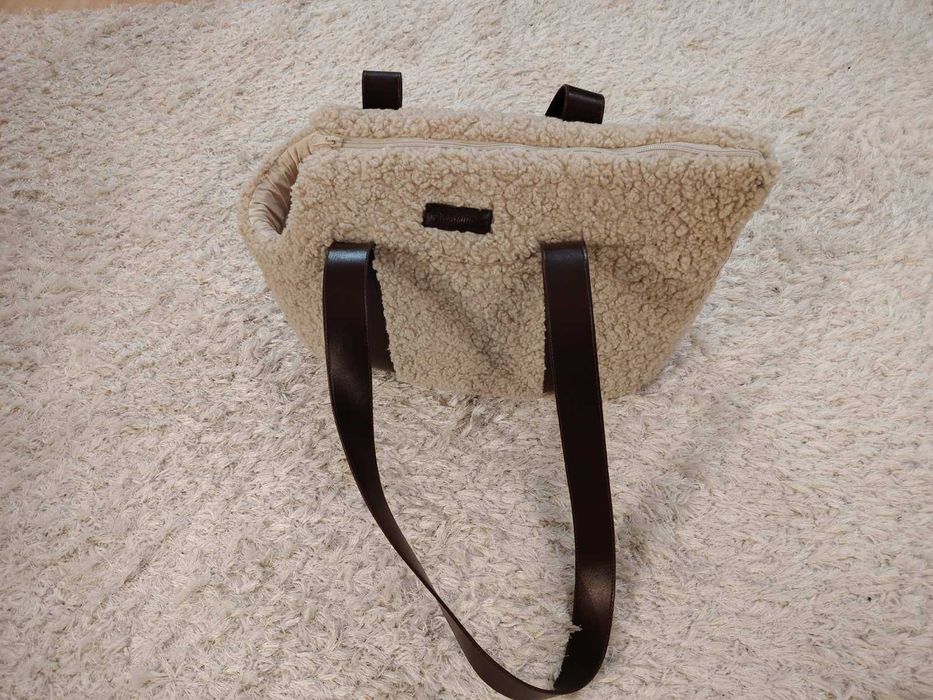 продавам две легла и чанта за кученце или котка