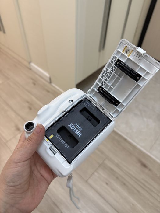 Продам instax mini 11
