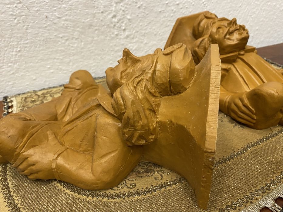 Италиански поставки за стена