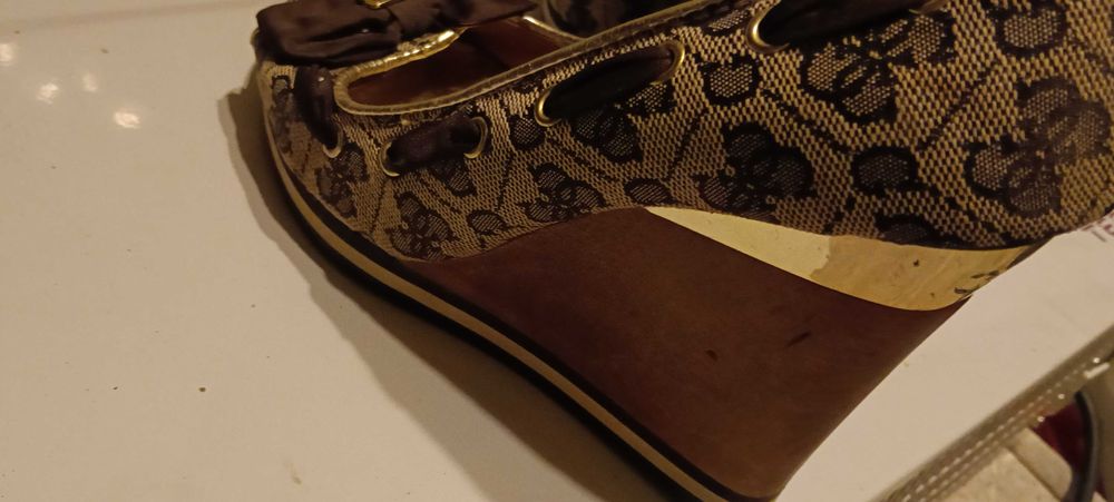 Обувки на платформа Guess